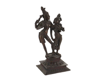 krishna-con-una-gopi-scultura 