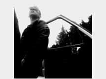 5377894 una donna tra