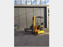 Carrelli elevatori,bilance,pressa.ecc.