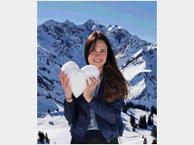 5403484 un uomo sopra