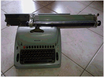 macchina-da-scrivere-elettrica-olivetti 