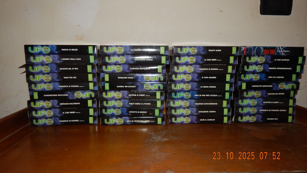 5407580 38 cassette vhs e 4 fascisoli