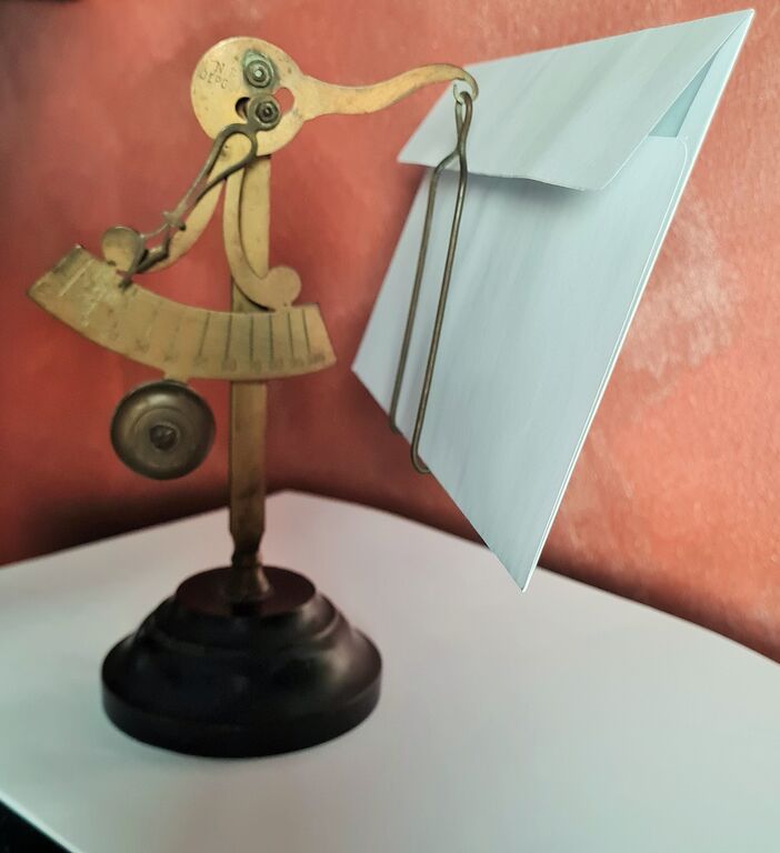 5404223 Antica bilancia postale per