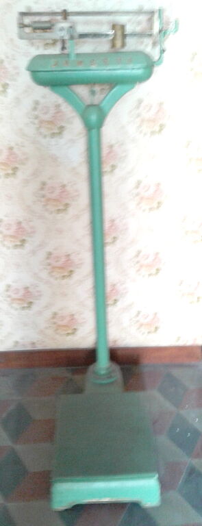 5375719 Antica pesa bilancia pesapersone