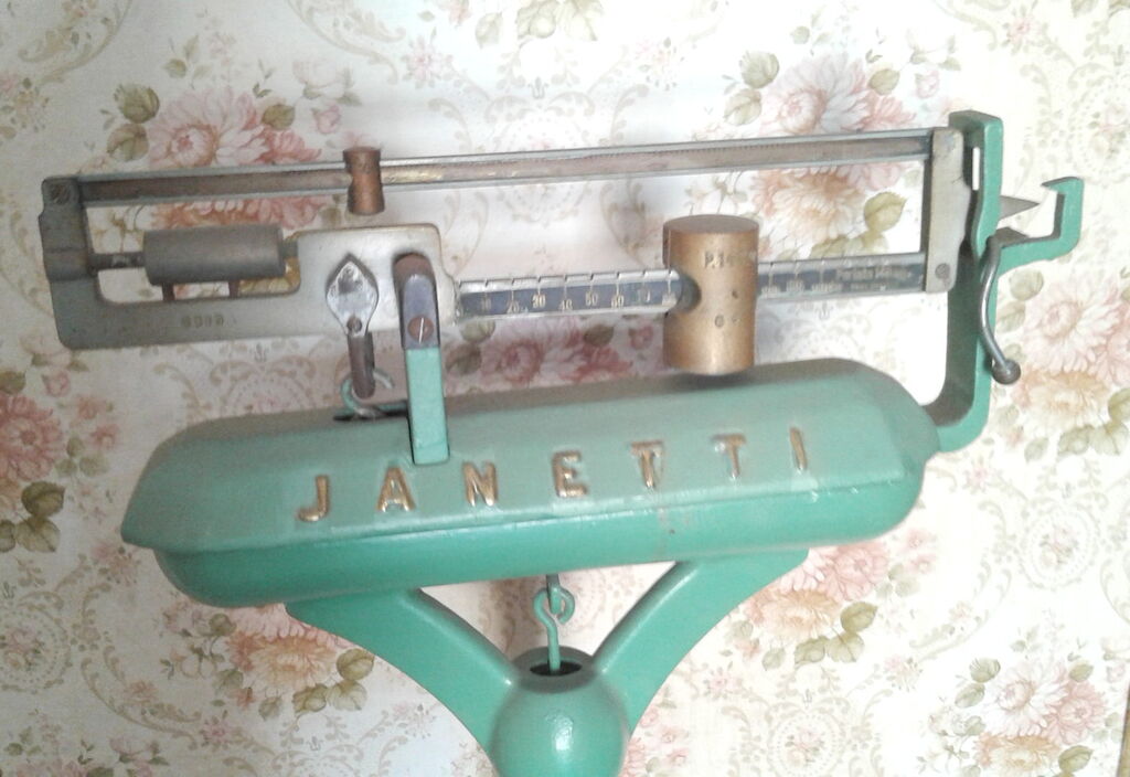 5375720 Antica pesa bilancia pesapersone