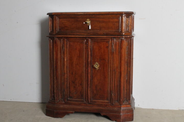 5347949 Antico credenzino – mobiletto