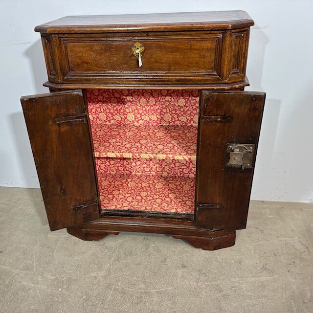5347950 Antico credenzino – mobiletto