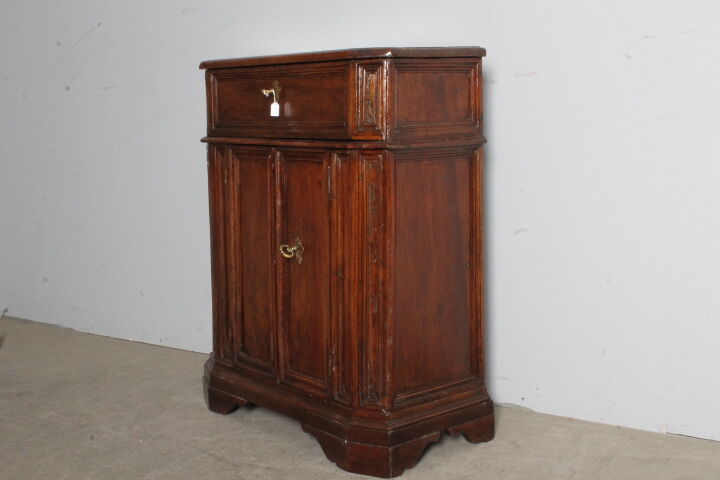 5347952 Antico credenzino – mobiletto
