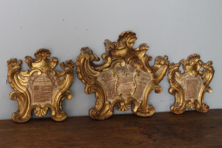 5355182 Antico gruppo di tre cartagloria