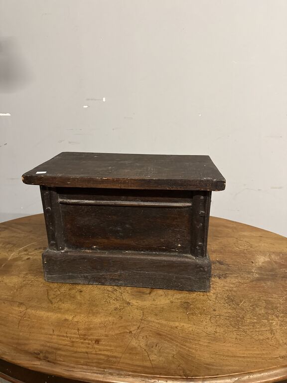 5403173 Antico piccolo baule portagioie