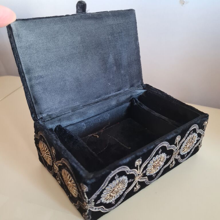 5410883 Antico   portagioie 