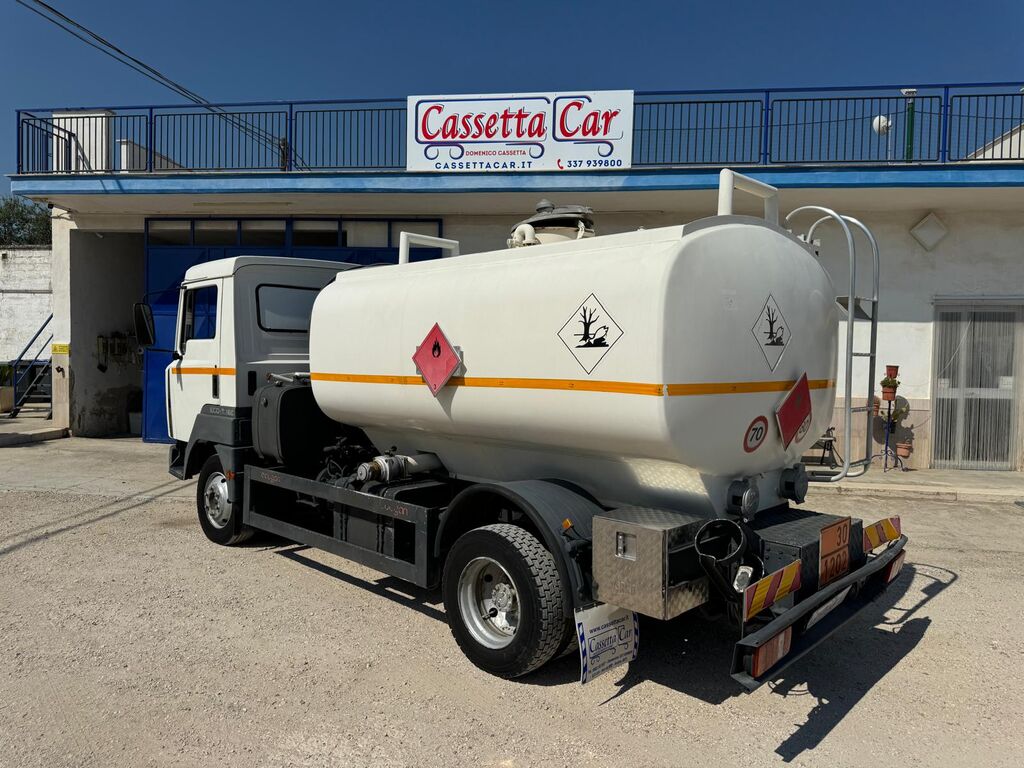 5378330  Autocisterna NISSAN