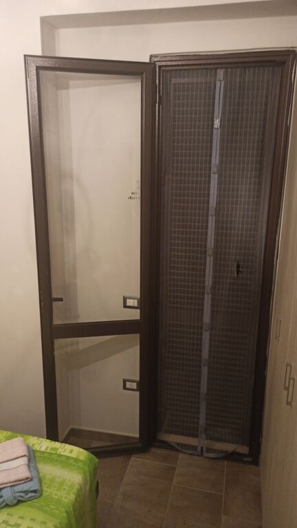 5391184 Balcone finestra persiana in