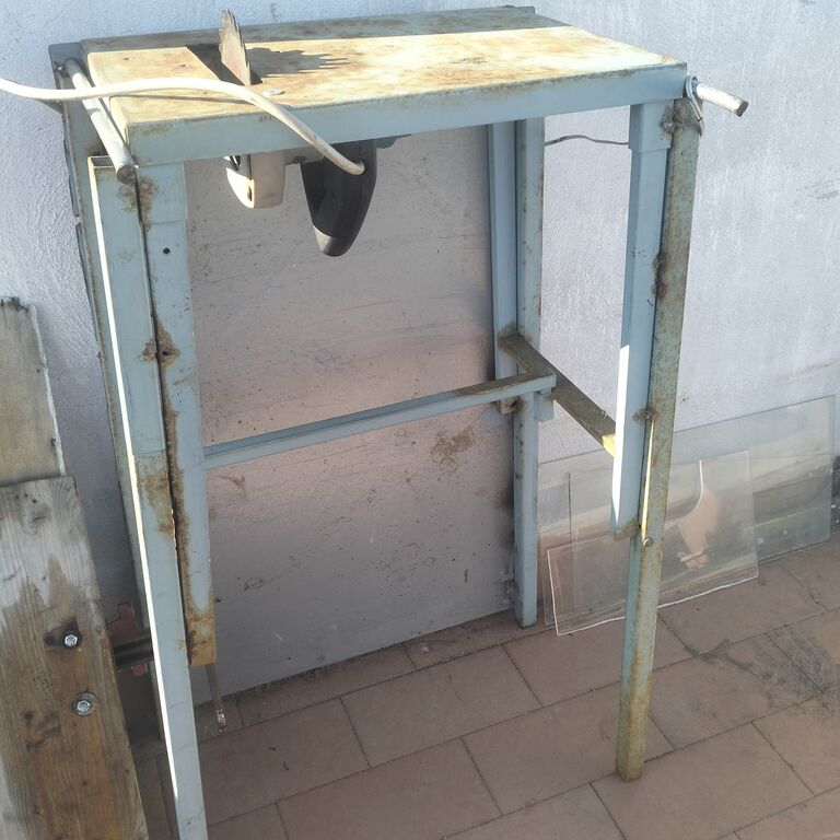 5405903 Banchetto da lavoro con sega