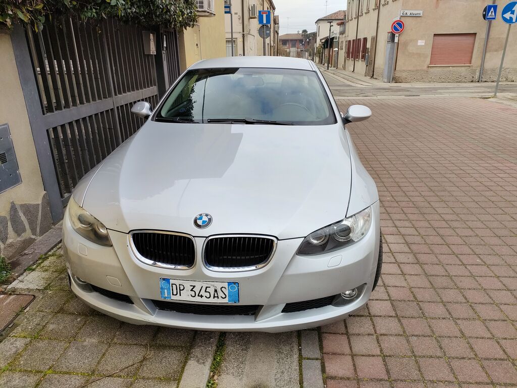 4823218  BMW 320 Coupé