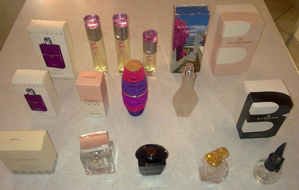 5376552 Bottiglie di profumi vuote delle