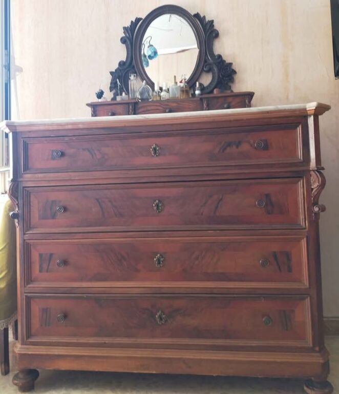 5391104 Camera da letto antica