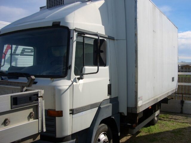 5149333  Camion NISSAN