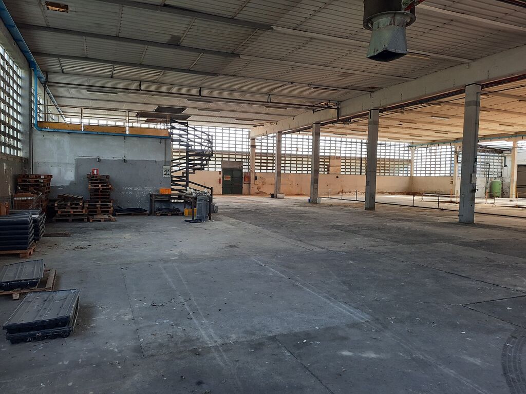 5397229  capannone Centro paese. mq2400