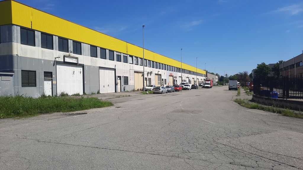 5407756 Cerco capannone CESANO BOSCONE