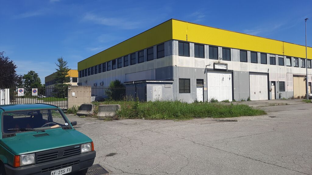 5407758 Cerco capannone CESANO BOSCONE