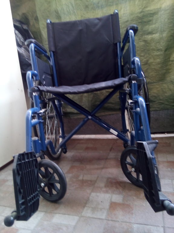 3919106  Carrozzina per disabili