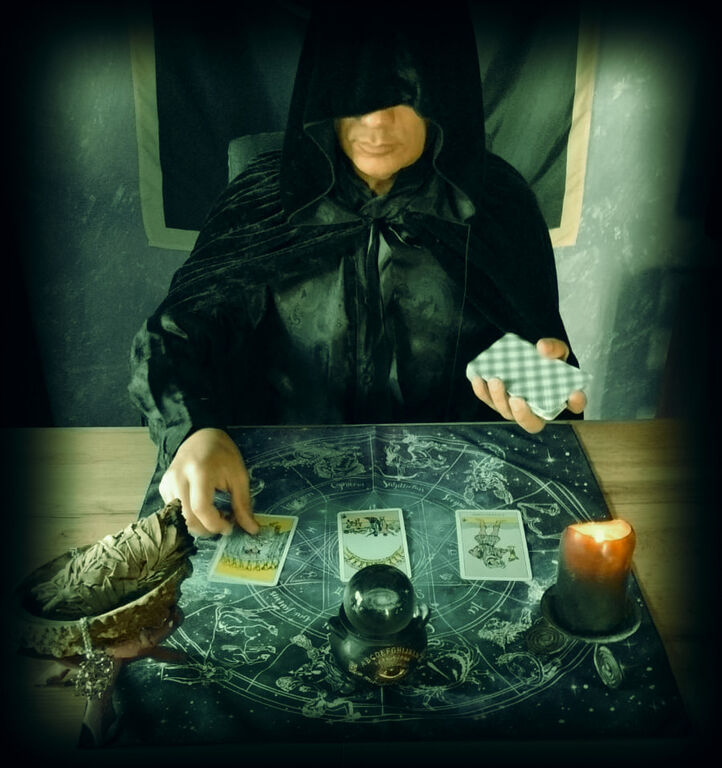 5411141 Cartomanzia e ritualistica