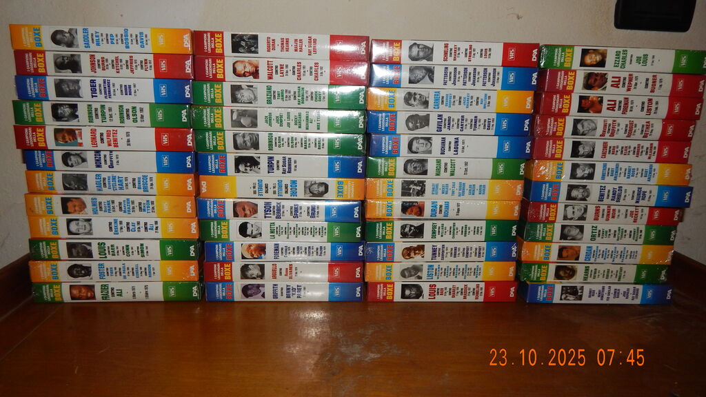 5407560 Collezione di vhs e fascicoli