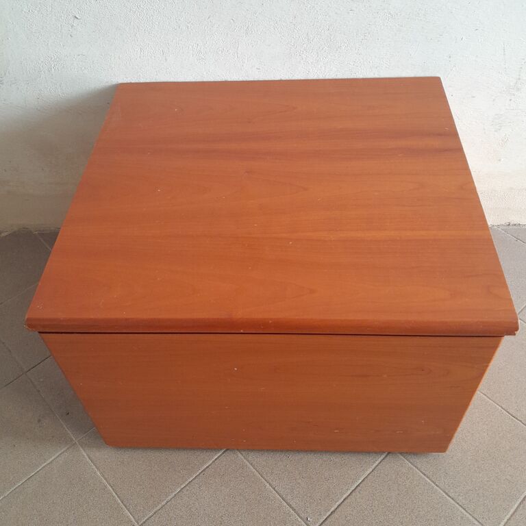 5393606 Comodino in ciliegio con