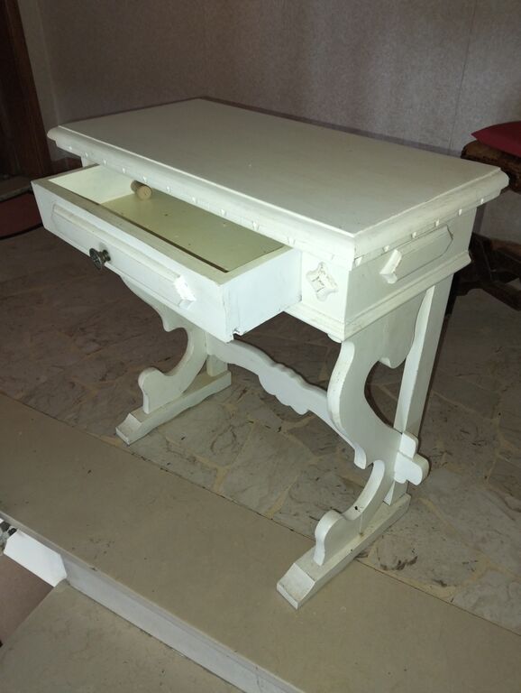 5411132 Comodino laccato antico