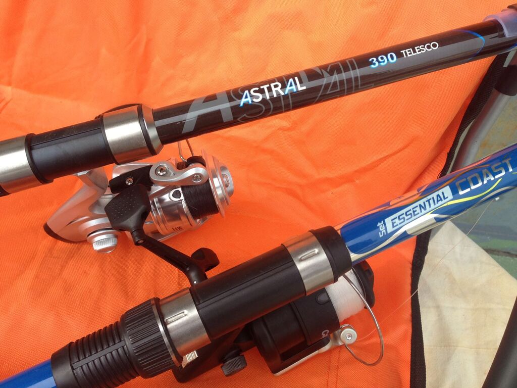 5404136 Due canne da pesca-con