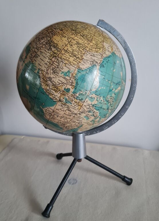 5410870 Globo fisico e politico 