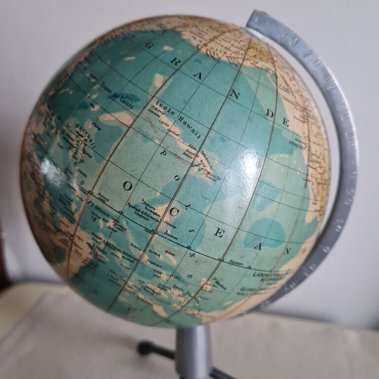 5410874 Globo fisico e politico 