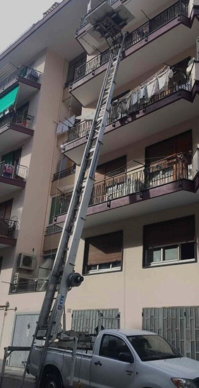 5403057 Gratis eseguiamo sgomberi di