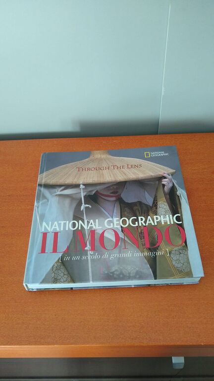 5350937 Il mondo. through the lens