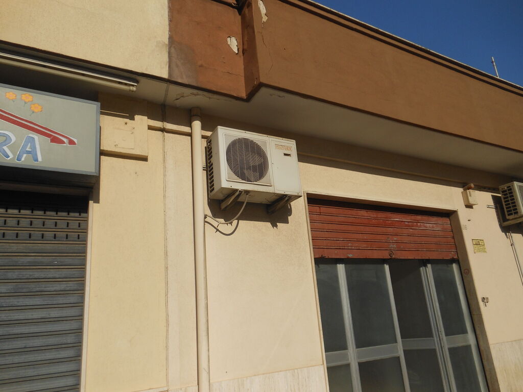 5378295  in affitto laboratorio vic.