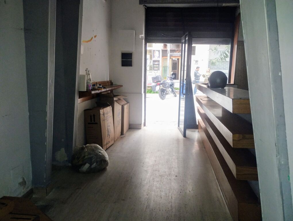 5388135  in affitto negozio Centro