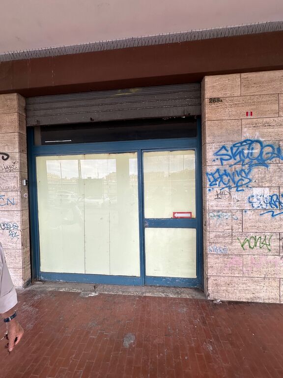 5404511  in affitto negozio Stazione