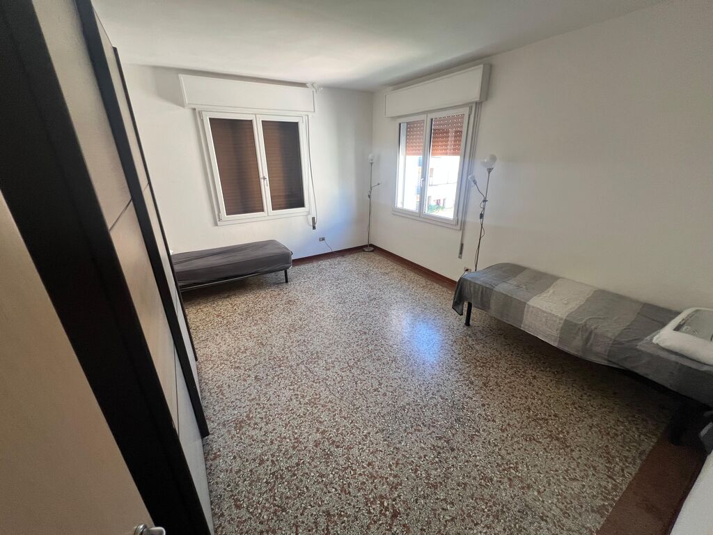 5405475  in affitto appartamento via