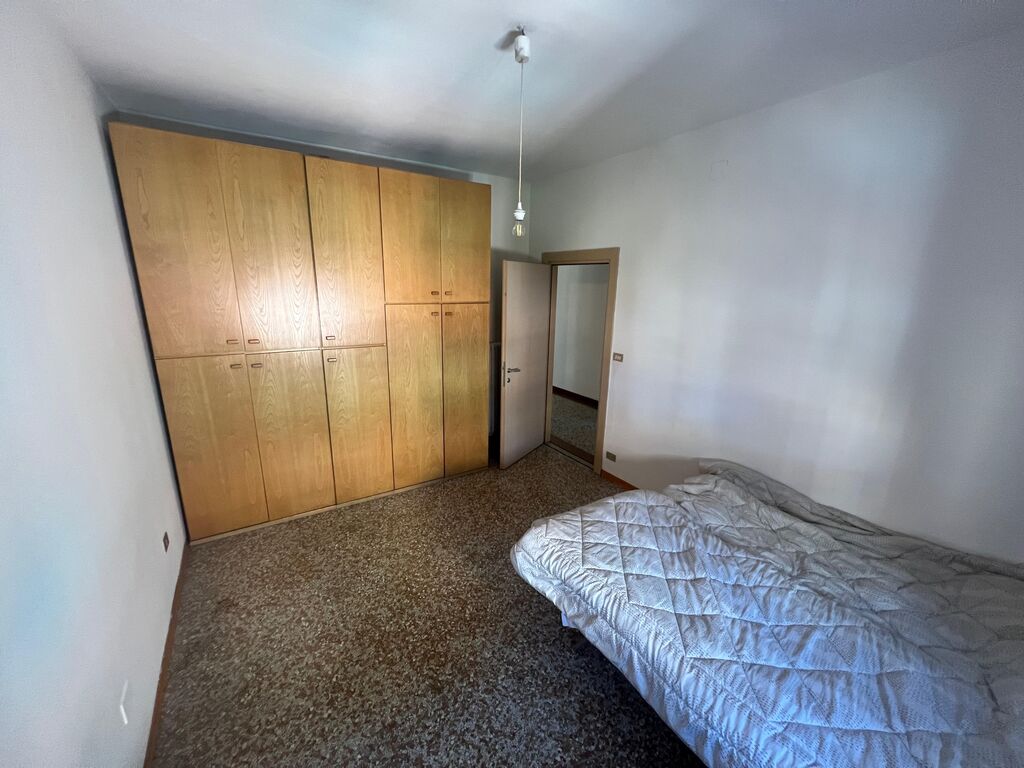 5405477  in affitto appartamento via