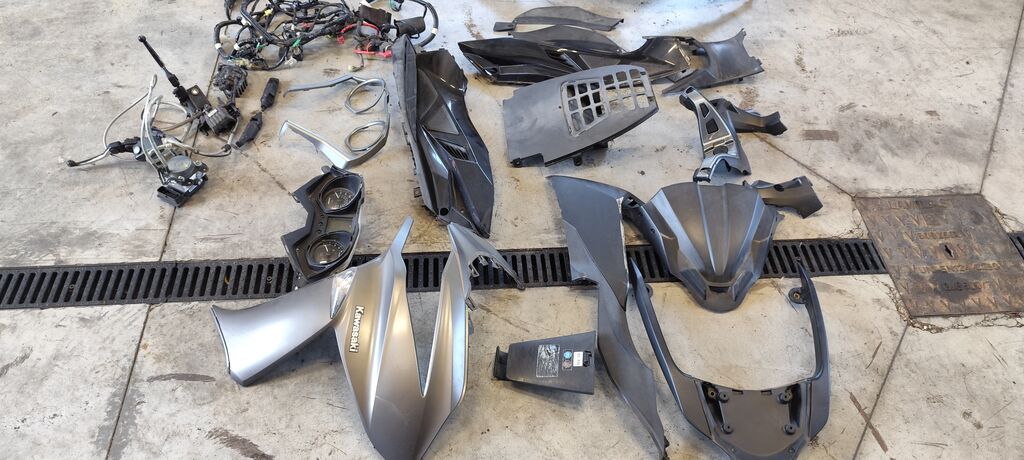 5410212 Kawasaki j300 ricambi