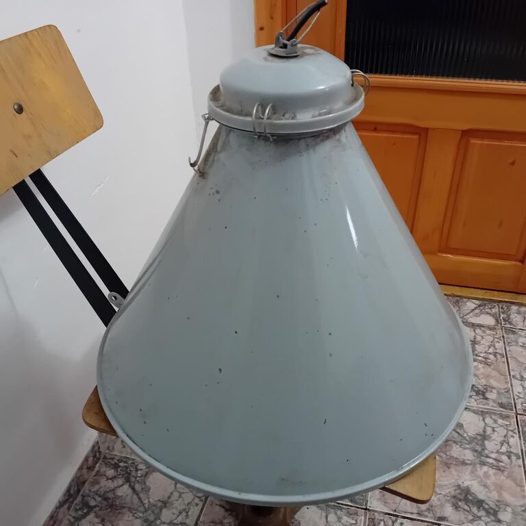 5405229 Lampada industriale degli anni