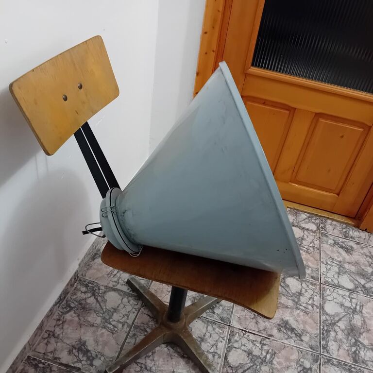 5405230 Lampada industriale degli anni
