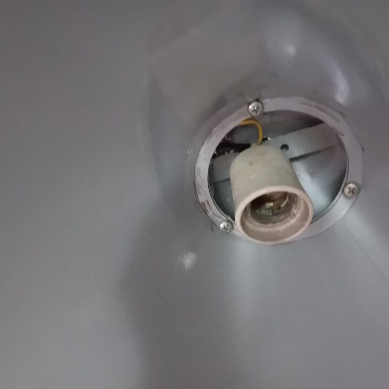 5405233 Lampada industriale degli anni