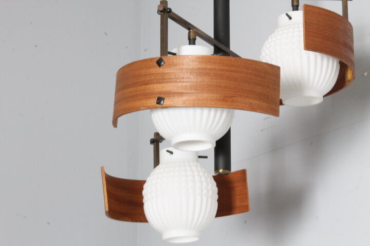 5347655 Lampadario svedese anni 50 tre
