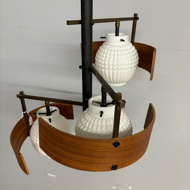 5347658 Lampadario svedese anni 50 tre