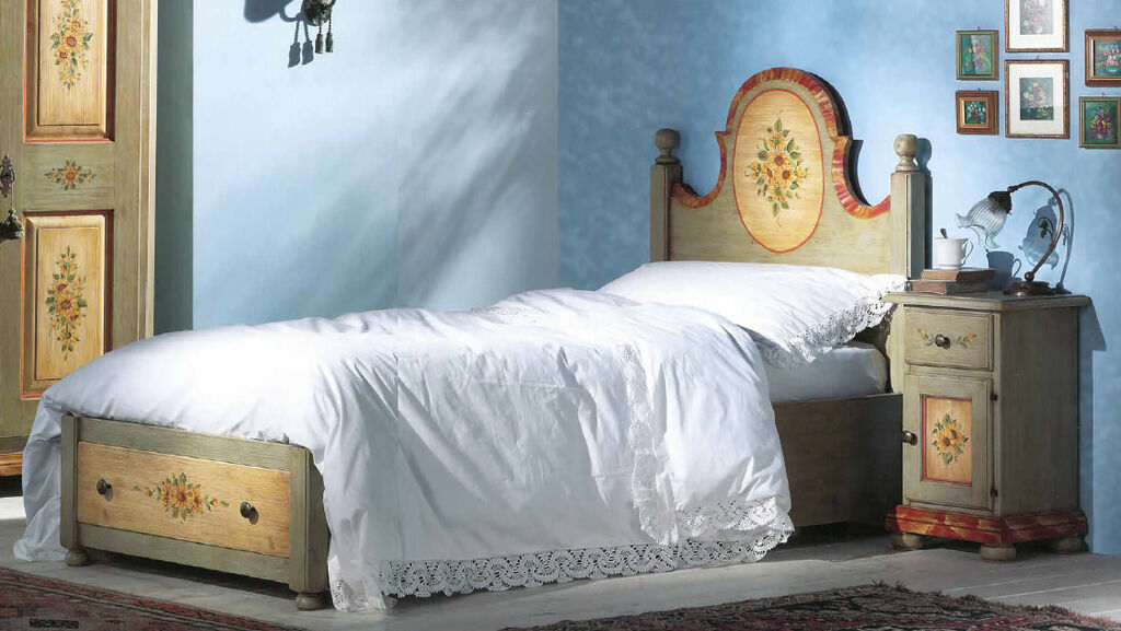 5405502 Letto in abete con comodini