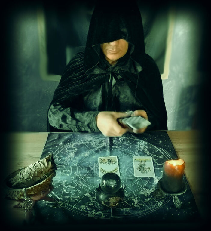 5401410 Lettura tarocchi e rituali -