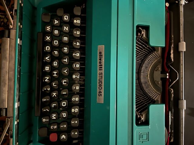 5351134 Macchina da scrivere olivetti