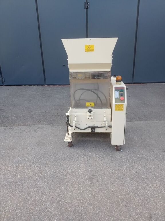 5378106 Macinatore a lame